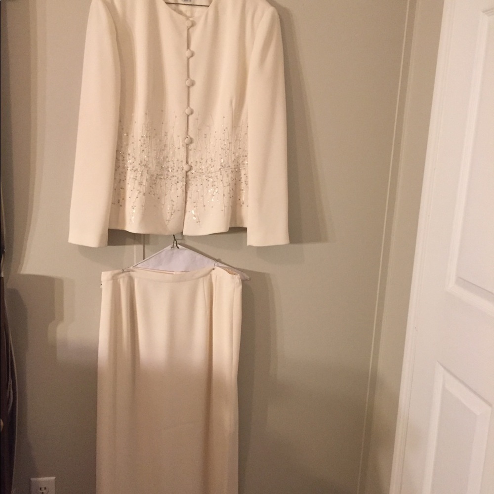 Jacket skirt suit
